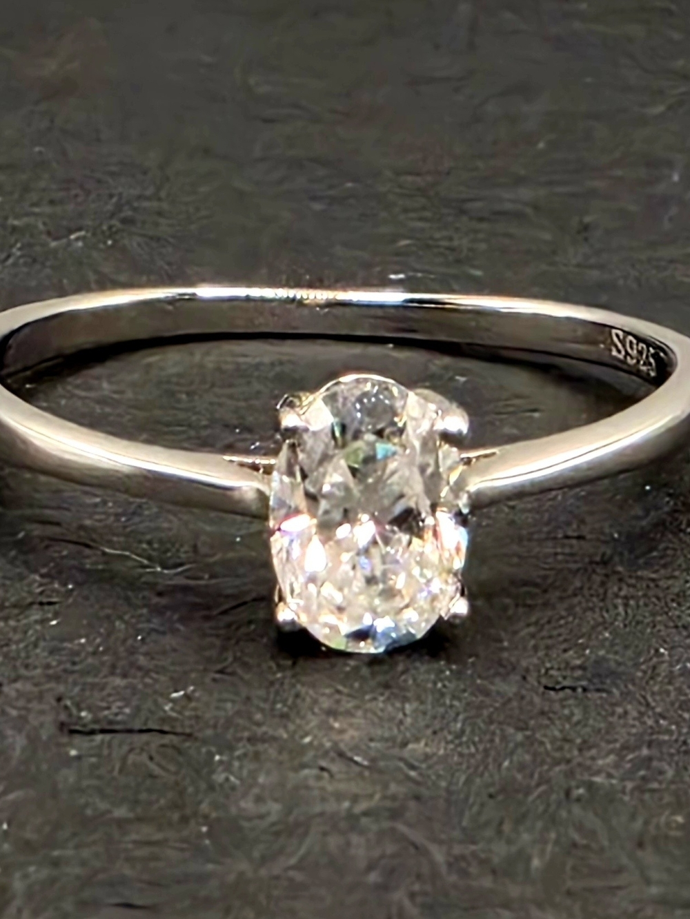 S925 1ct Oval Moissanite Size 9